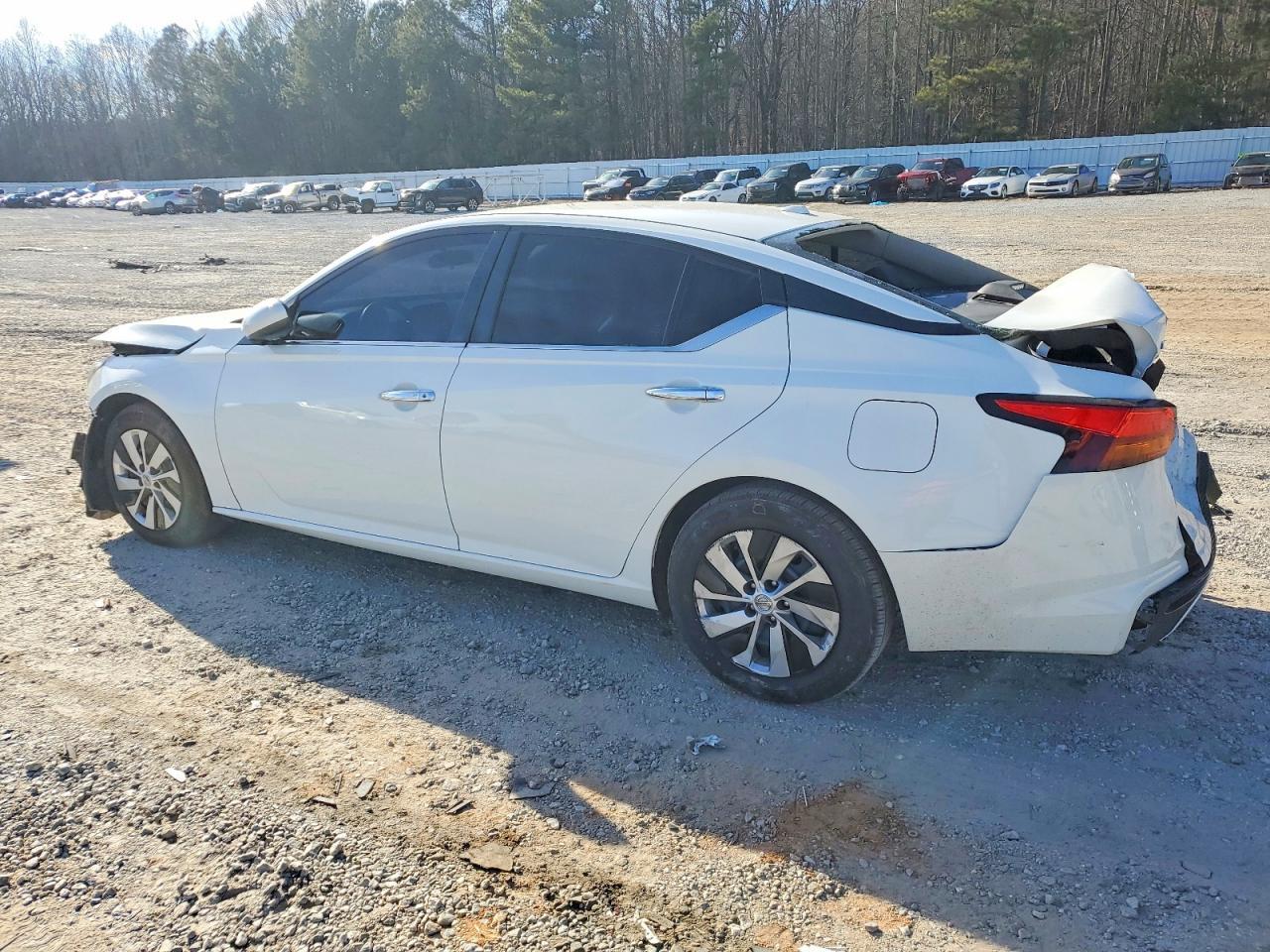 2019 Nissan Altima S - Фото 2