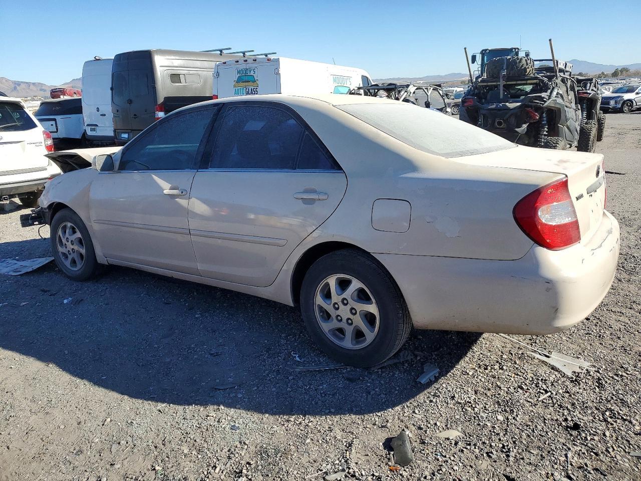 2004 Toyota Camry Le - Фото 2