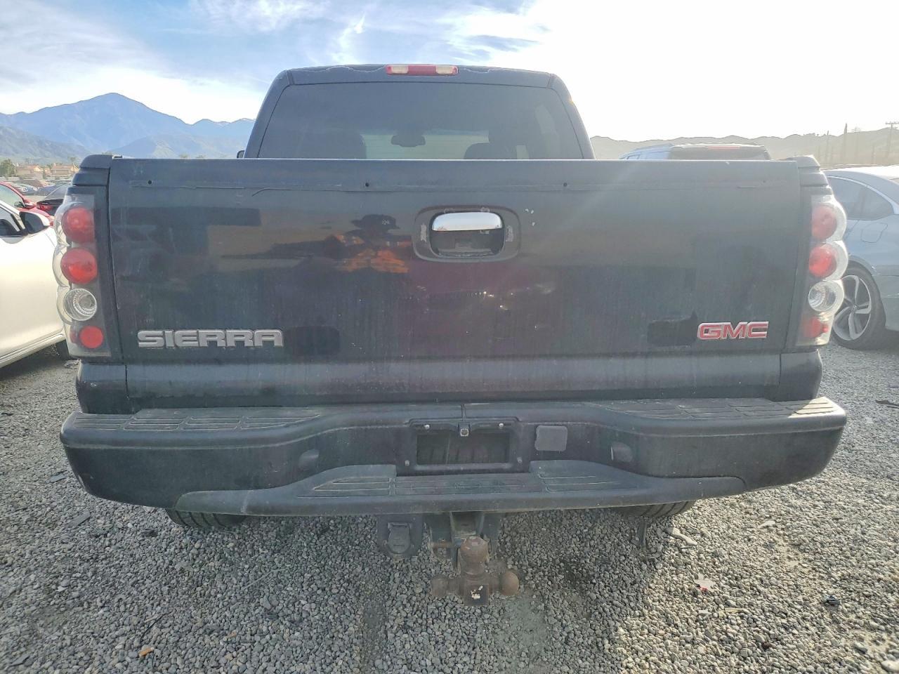 2006 GMC Sierra K1500 Denali - Image 6