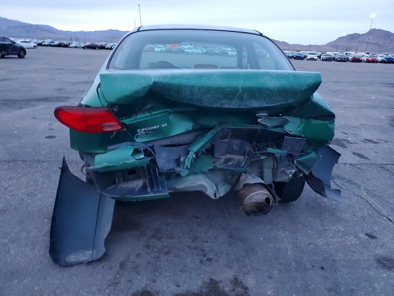 2002 Ford Escort - Фото 6