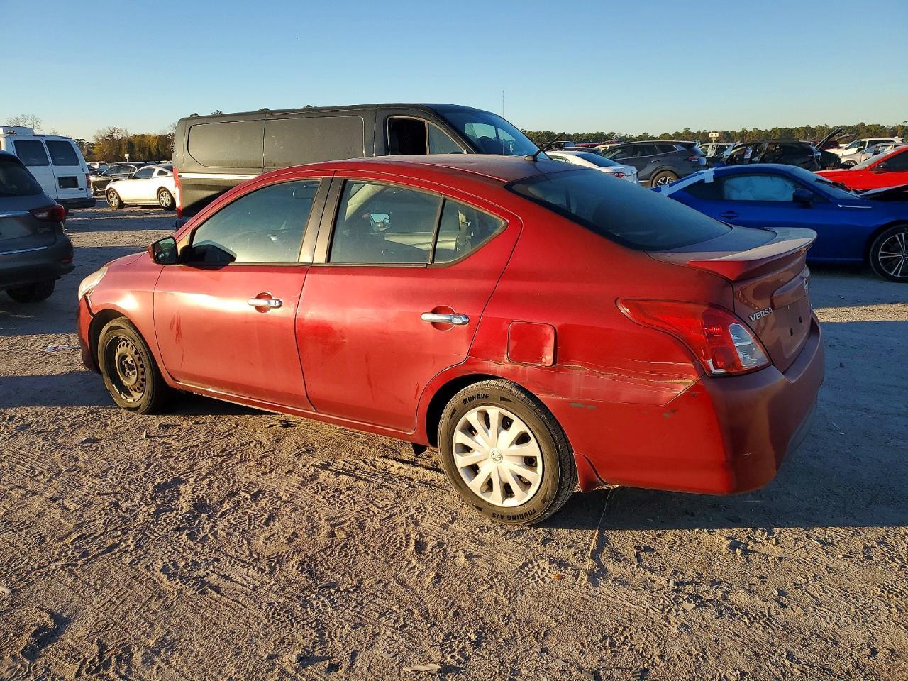 2015 Nissan Versa S - Фото 2
