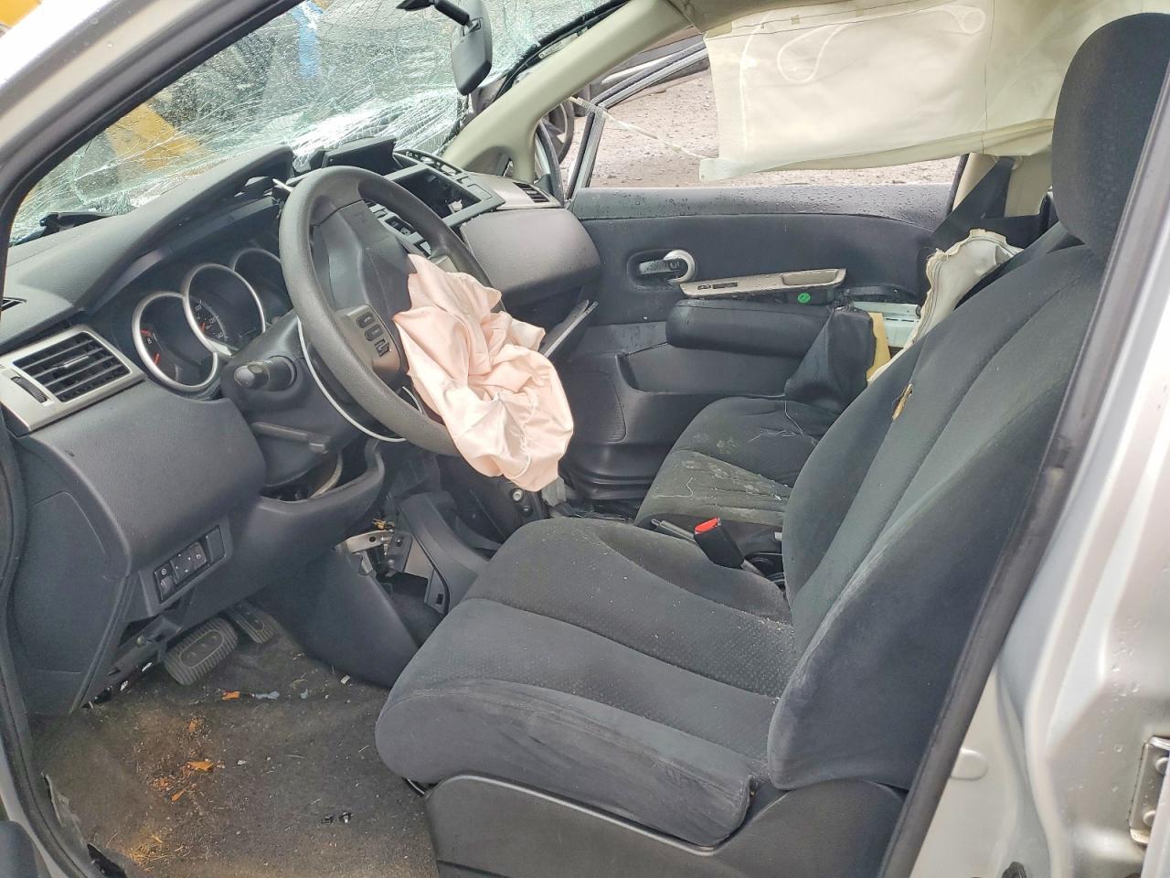 2010 Niss Versa S - Image 7