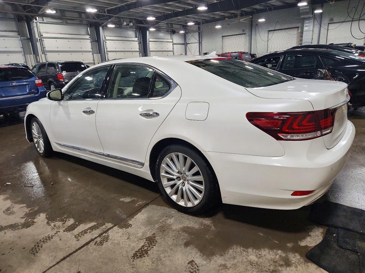 2013 Lexus Ls 460 - Image 2