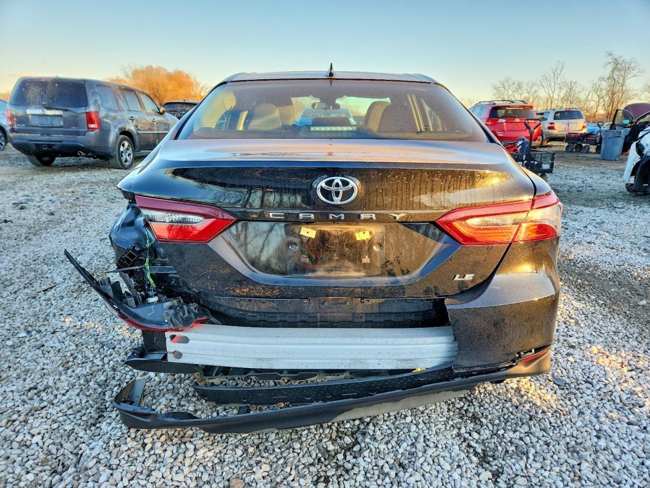 2021 Toyota Camry Le - Фото 6