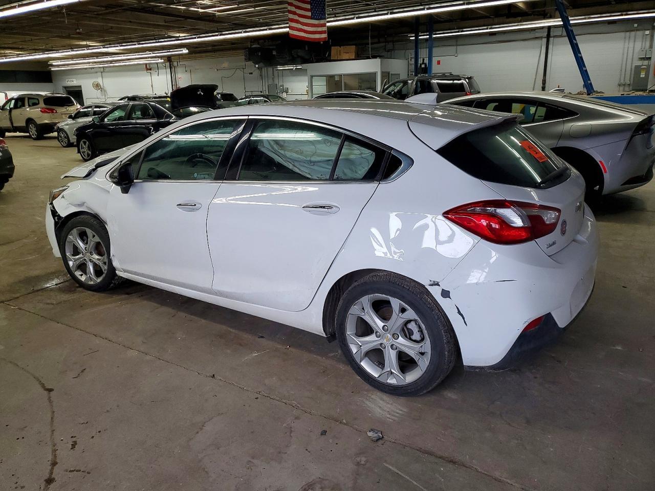 2017 Chevrolet Cruze Premier - Image 2