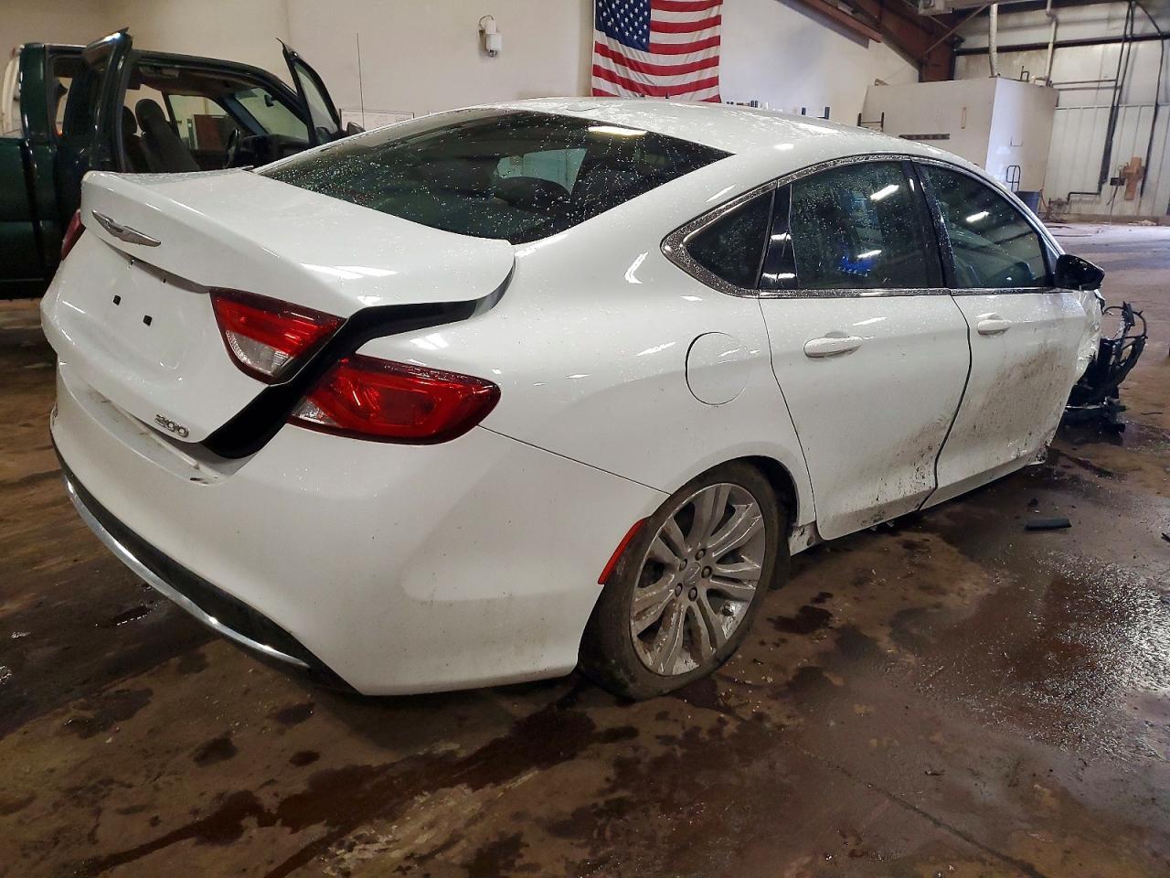 2015 Chrysler 200 Limited - Фото 3