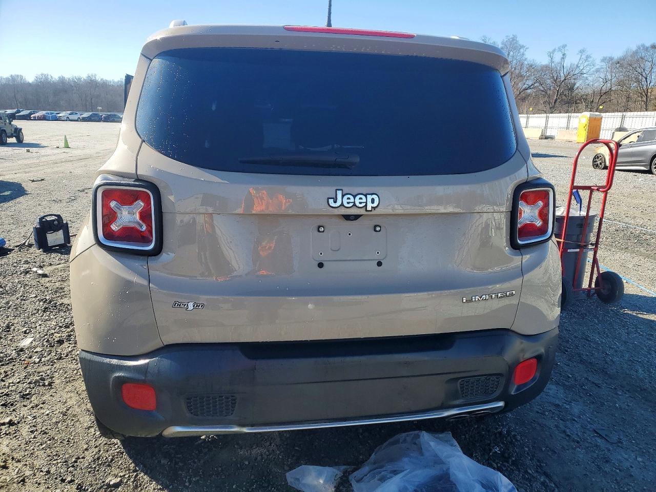 2016 Jeep Renegade Limited - Image 6