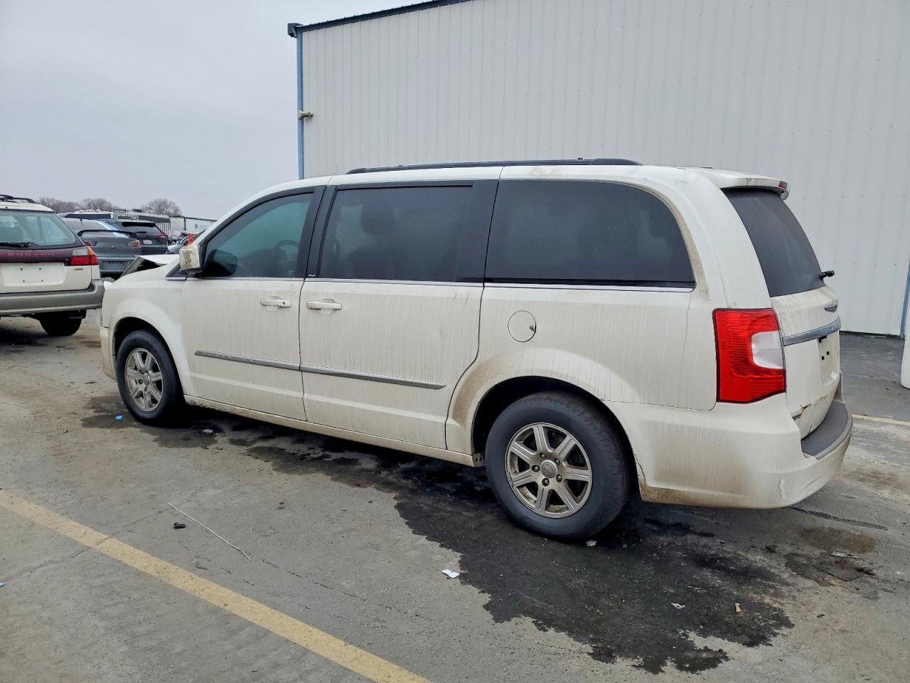 2012 Chrysler Town & Country - Image 2