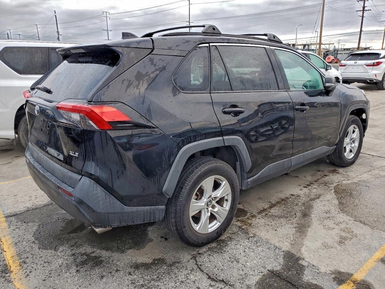 2020 Toyota Rav4 Xle - Image 3