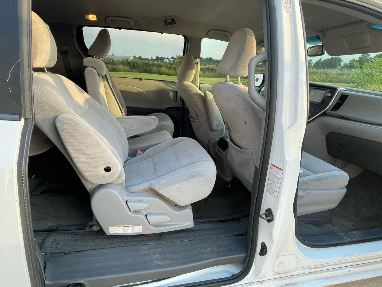 2015 Toyota Sienna Le - Image 6