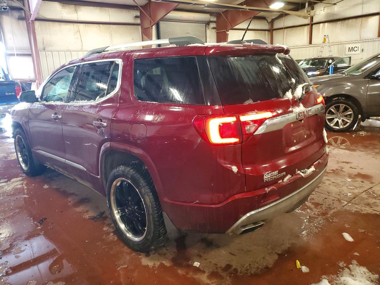 2017 GMC Acadia Denali - Фото 2