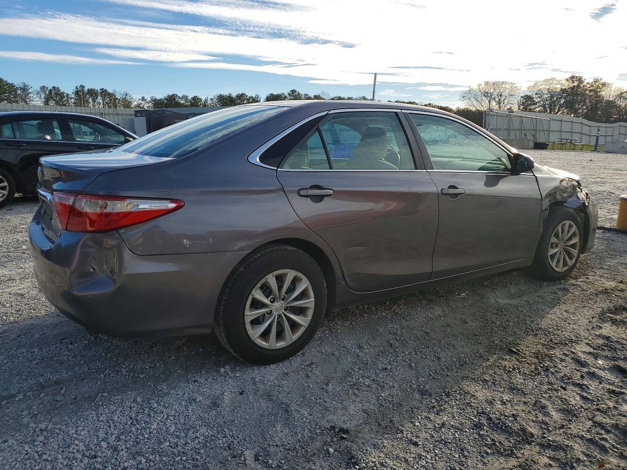 2015 Toyota Camry Le - Image 3