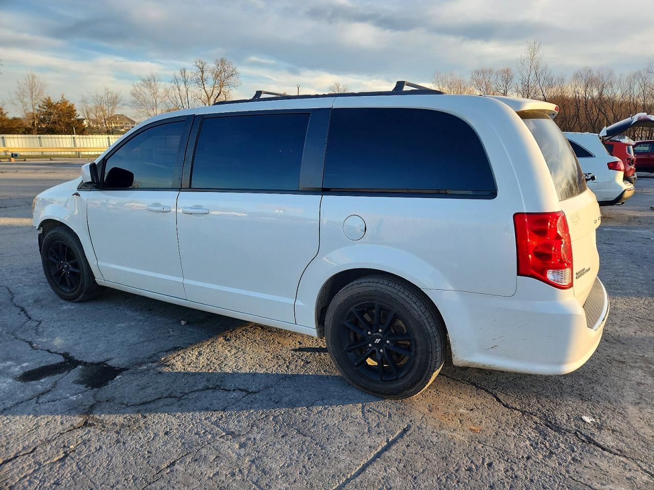 2019 Dodge Grand Caravan Gt - Image 2