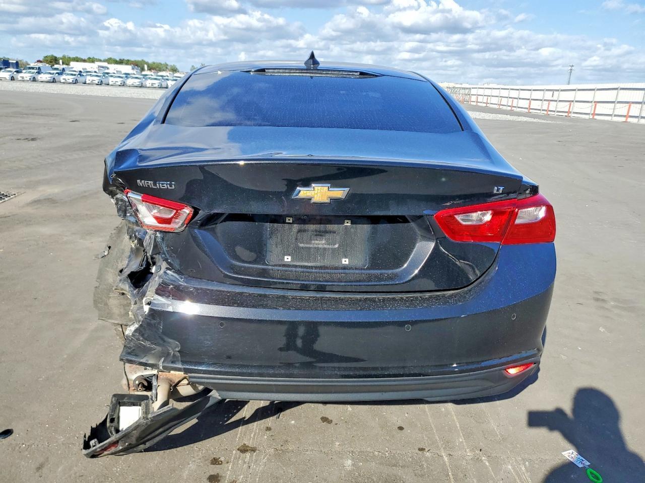 2023 Chevrolet Malibu - Image 6