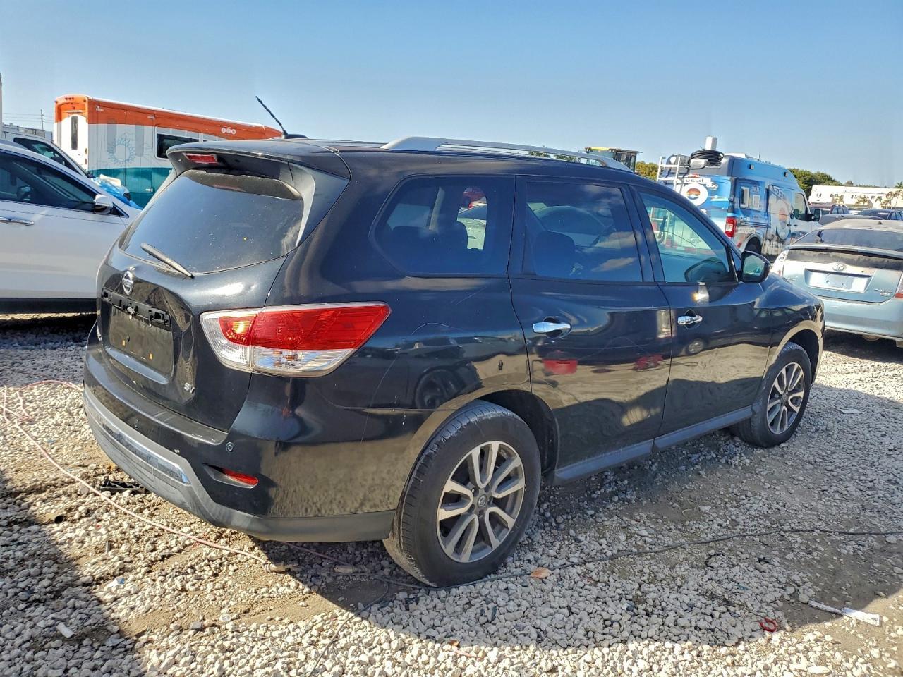 2013 Nissan Pathfinder S - Фото 3