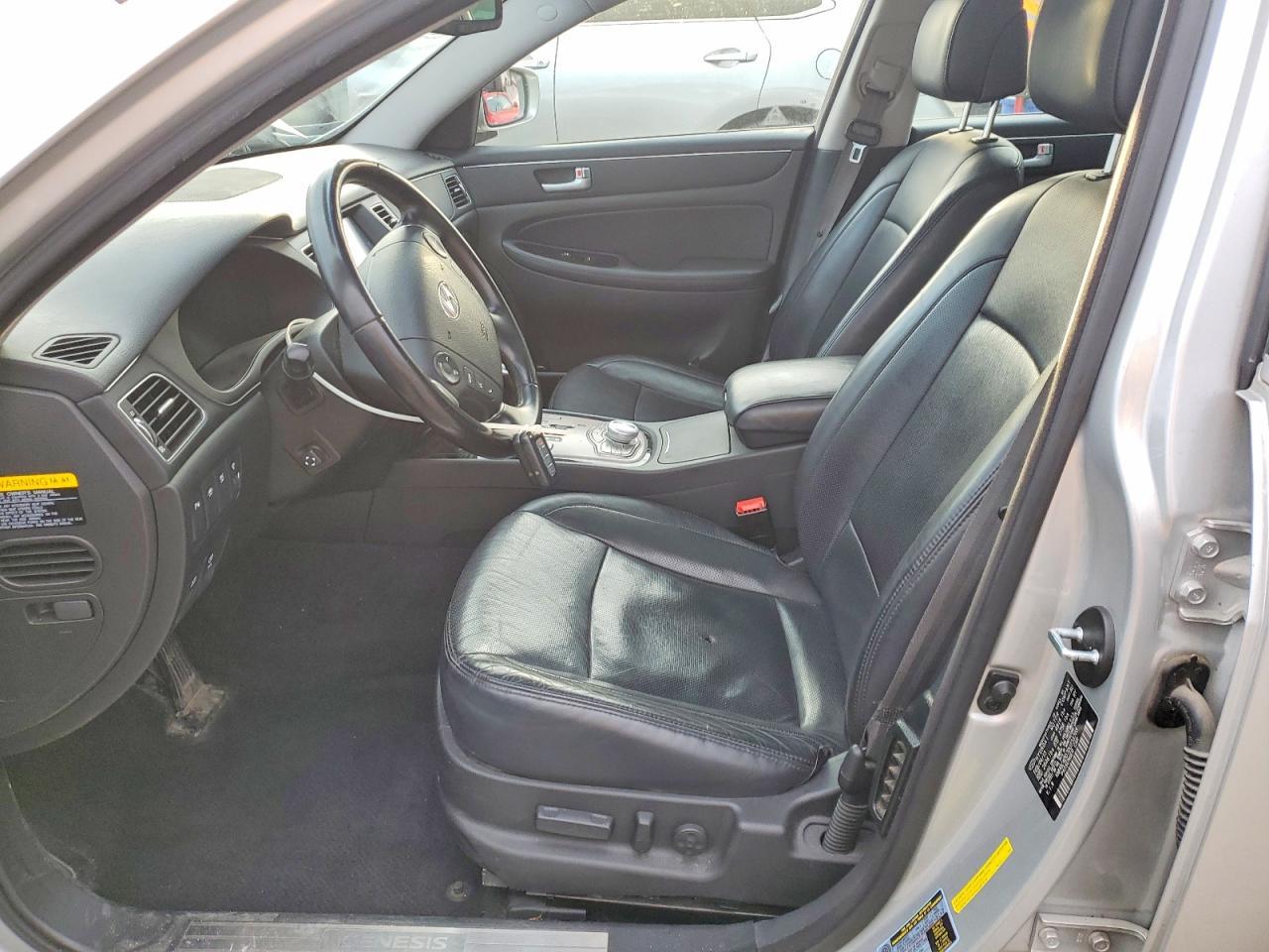 2013 Hyundai Genesis 3.8L - Фото 7