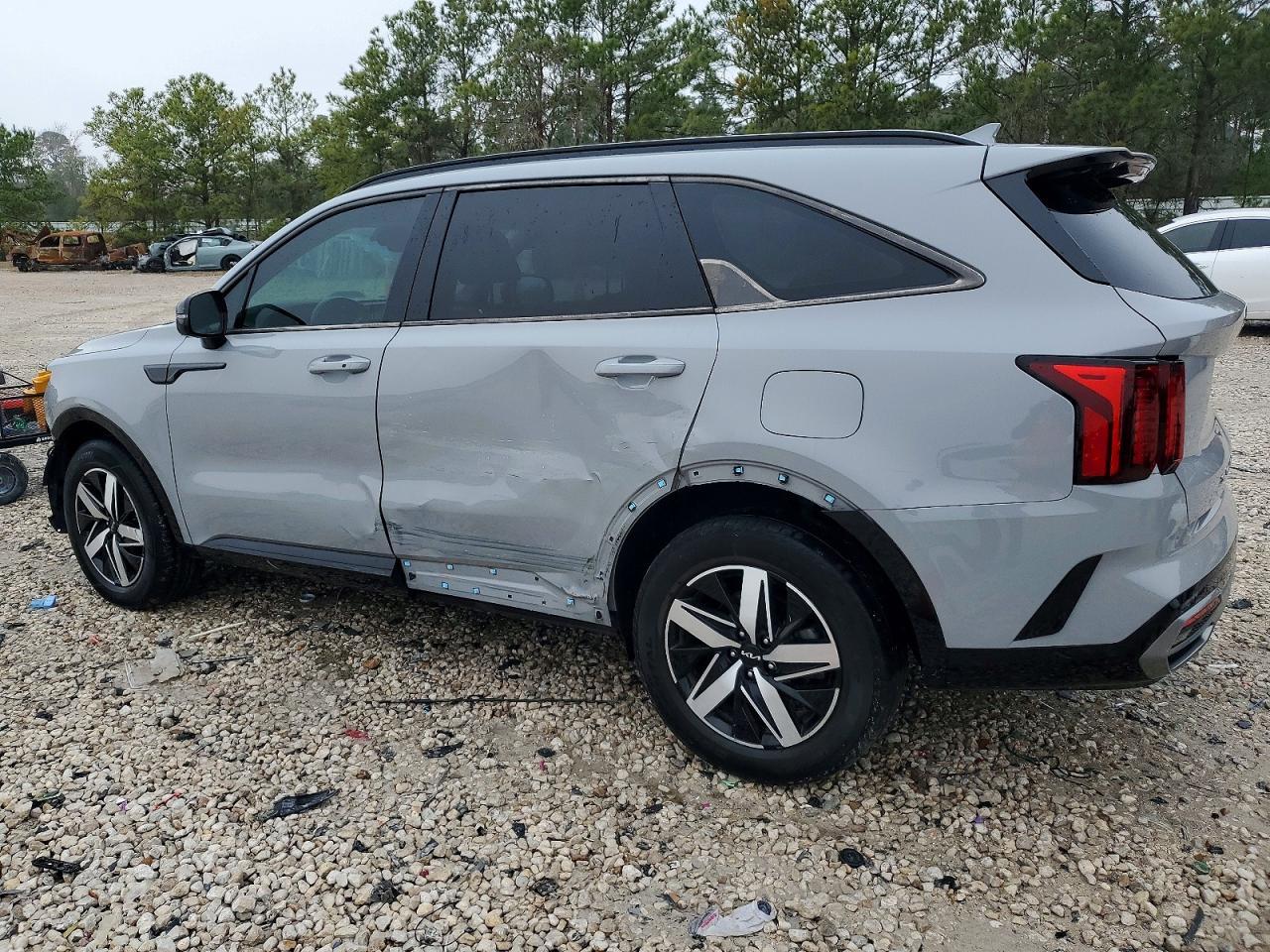 2022 Kia Sorento Ex - Image 2