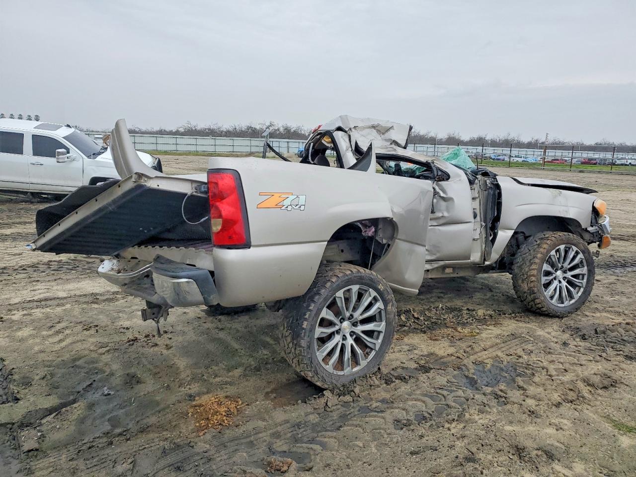 2006 GMC New Sierra K1500 - Image 3