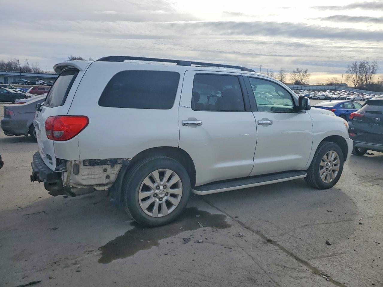 2010 Toyota Sequoia Platinum - Фото 3