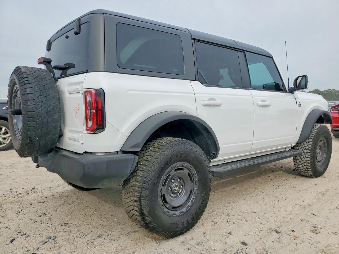 2024 Ford Bronco Outer Banks - Фото 3