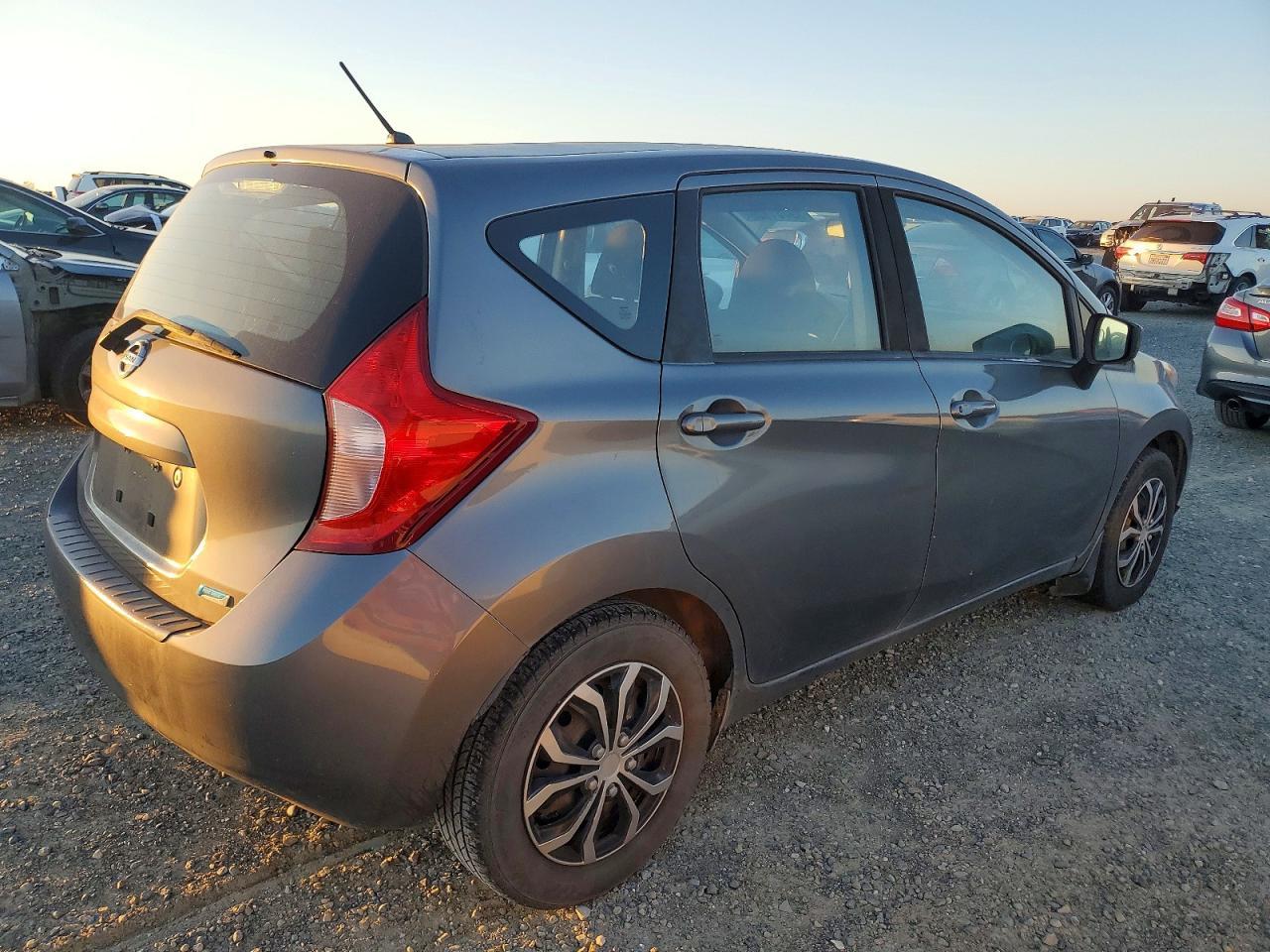 2016 Nissan Versa Note S - Фото 3