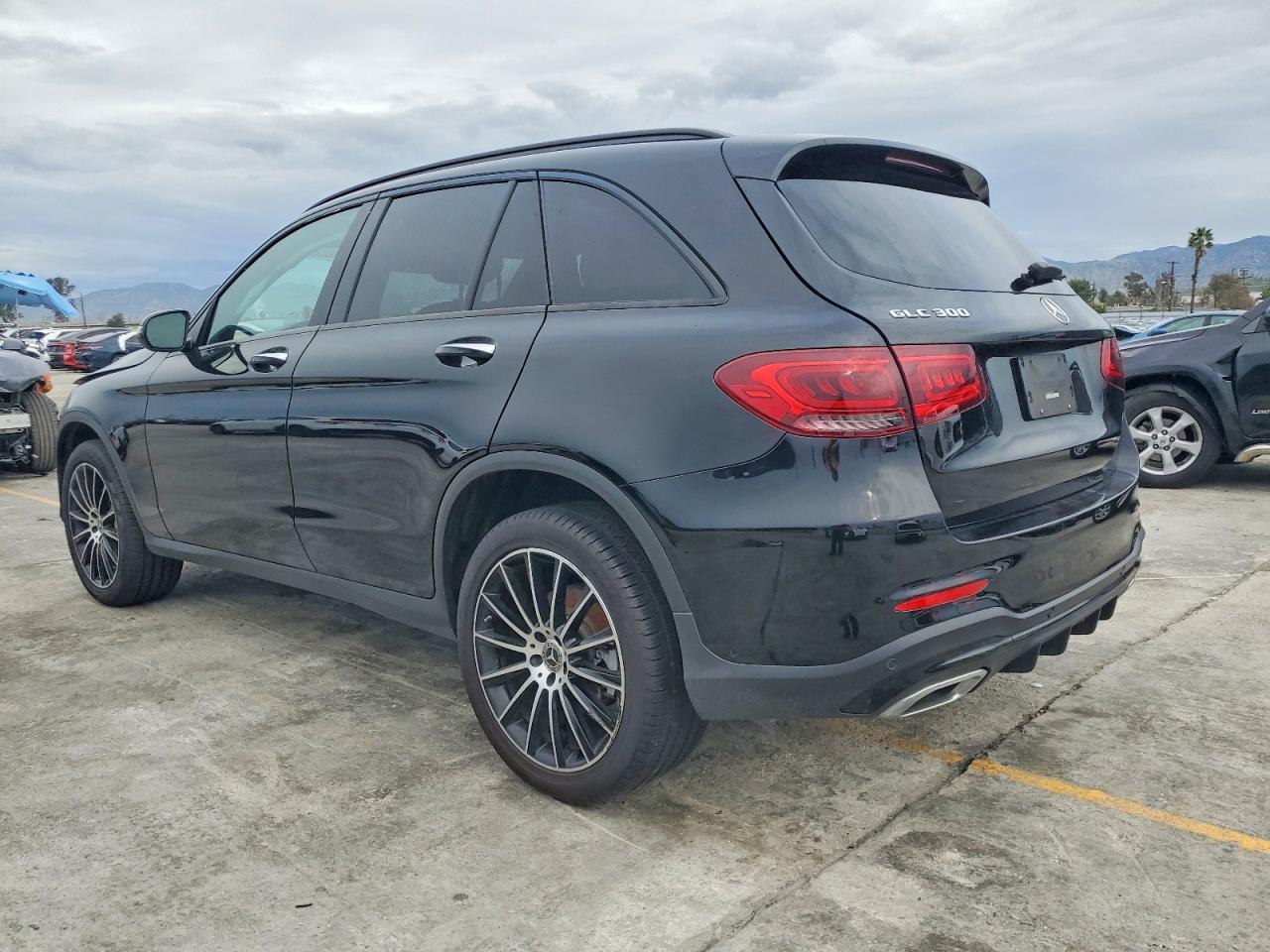 2022 Mercedes-Benz Glc 300 - Image 2