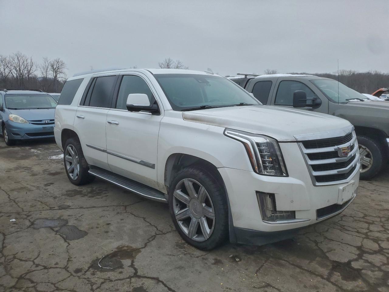 2016 Cadillac Escalade Luxury - Image 4