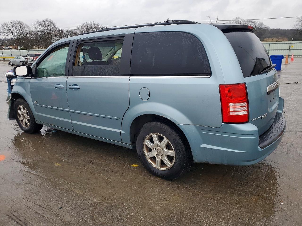 2008 Chrysler Town & Country Touring - Фото 2