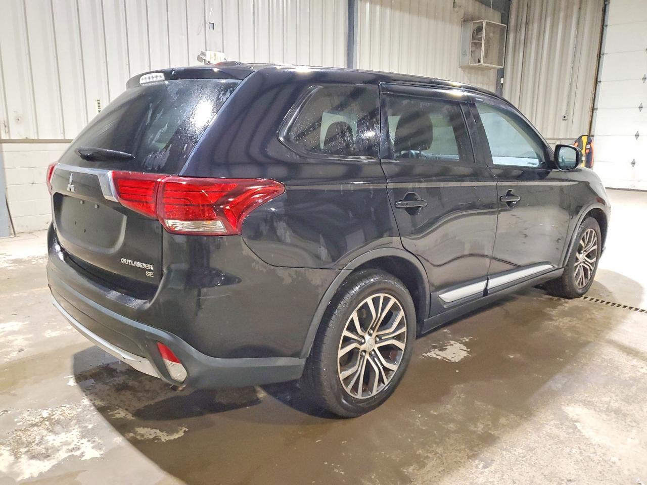 2016 Mitsubishi Outlander Se - Фото 3