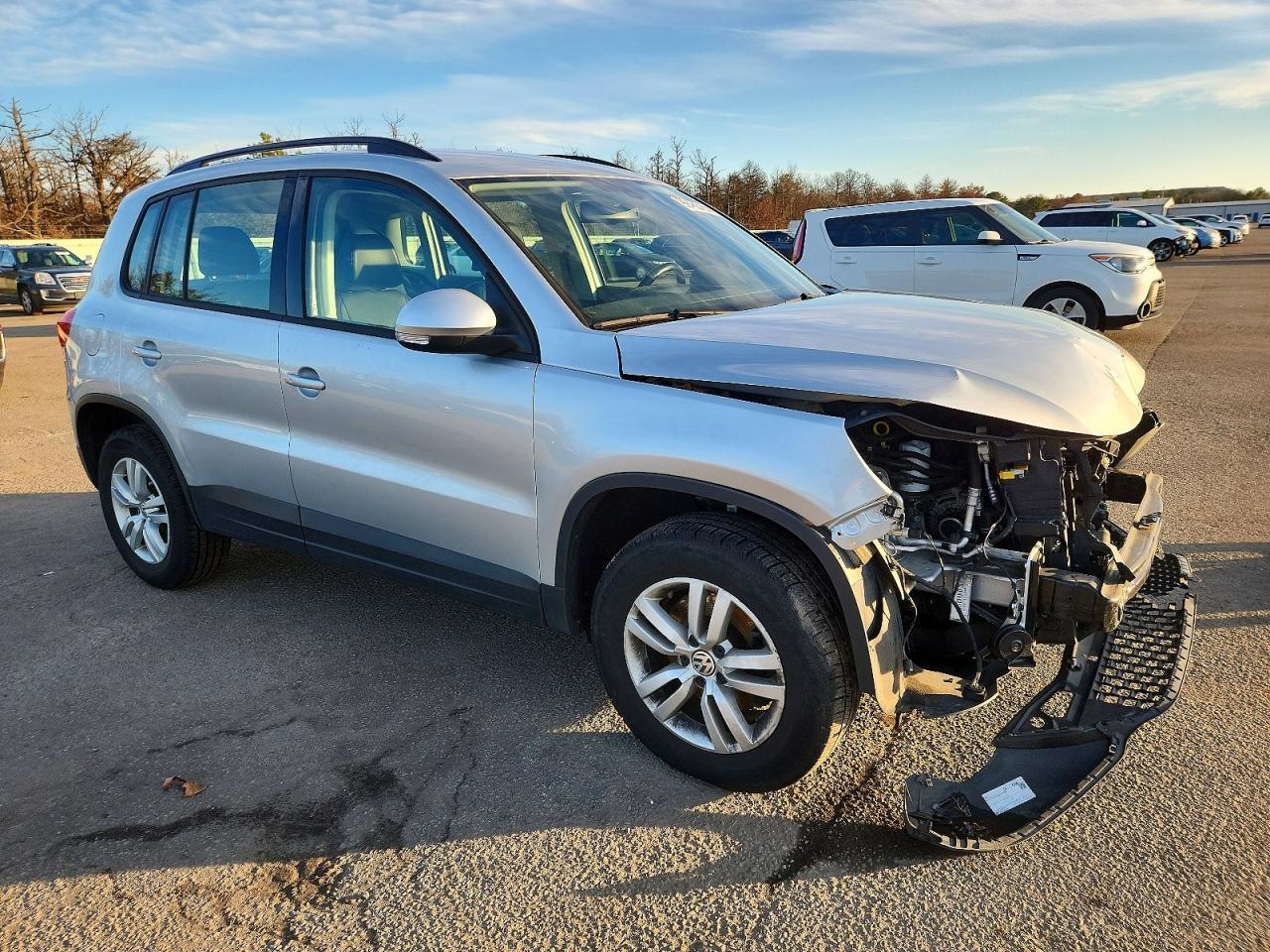 2017 Volkswagen Tiguan S - Фото 4