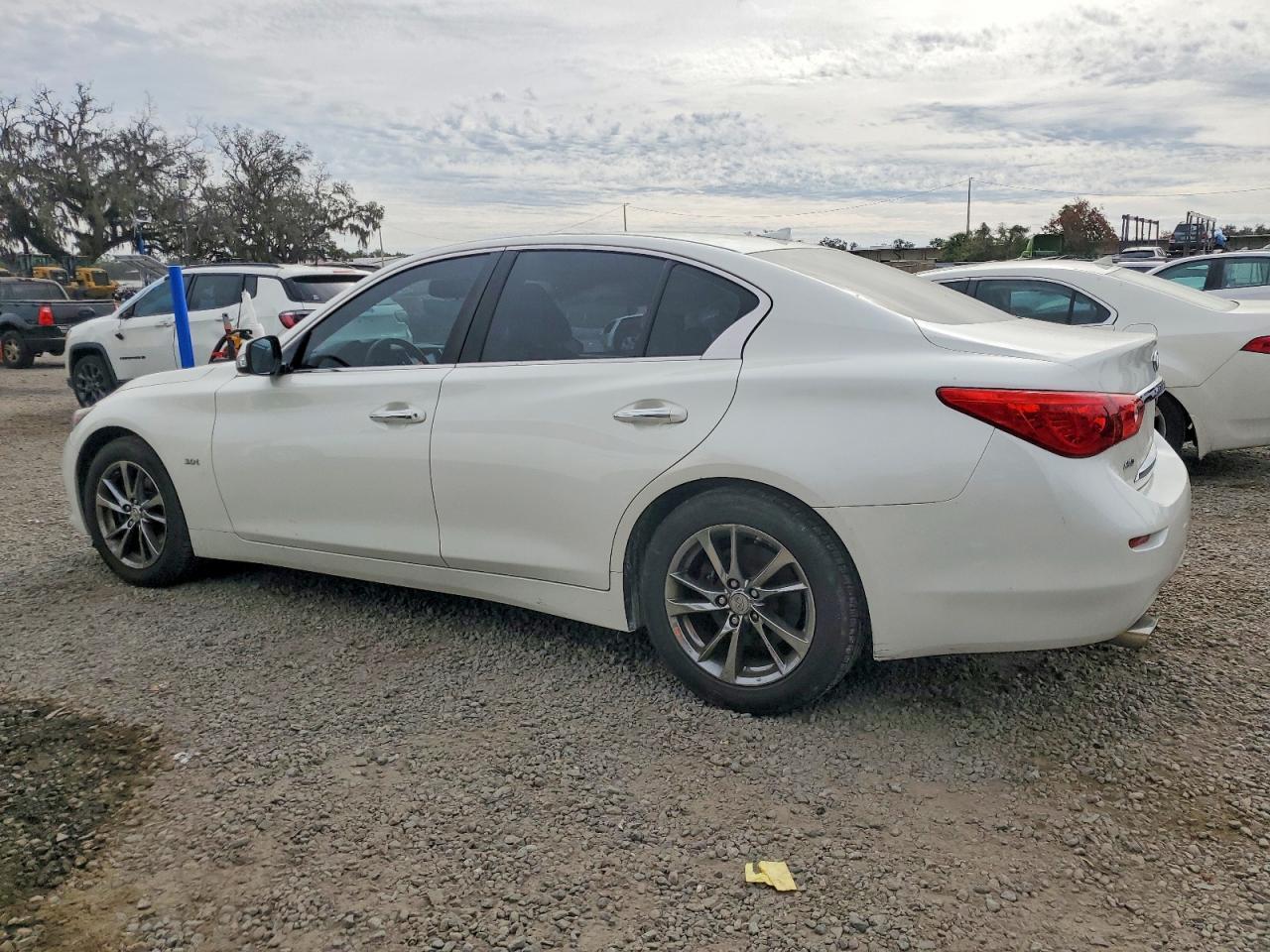 2017 Infiniti Q50 Premium - Image 2
