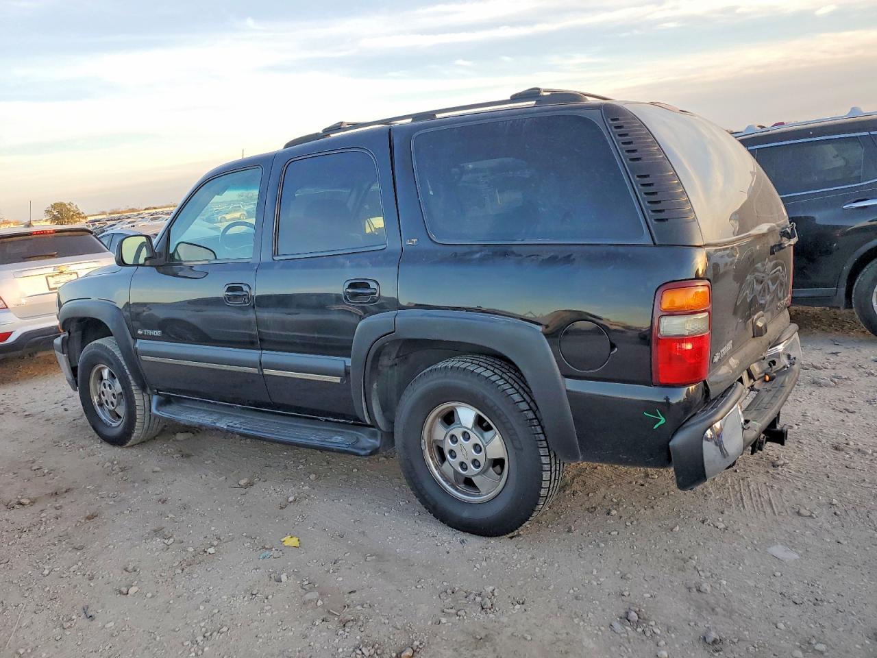 2002 Chevrolet Tahoe C1500 - Image 2