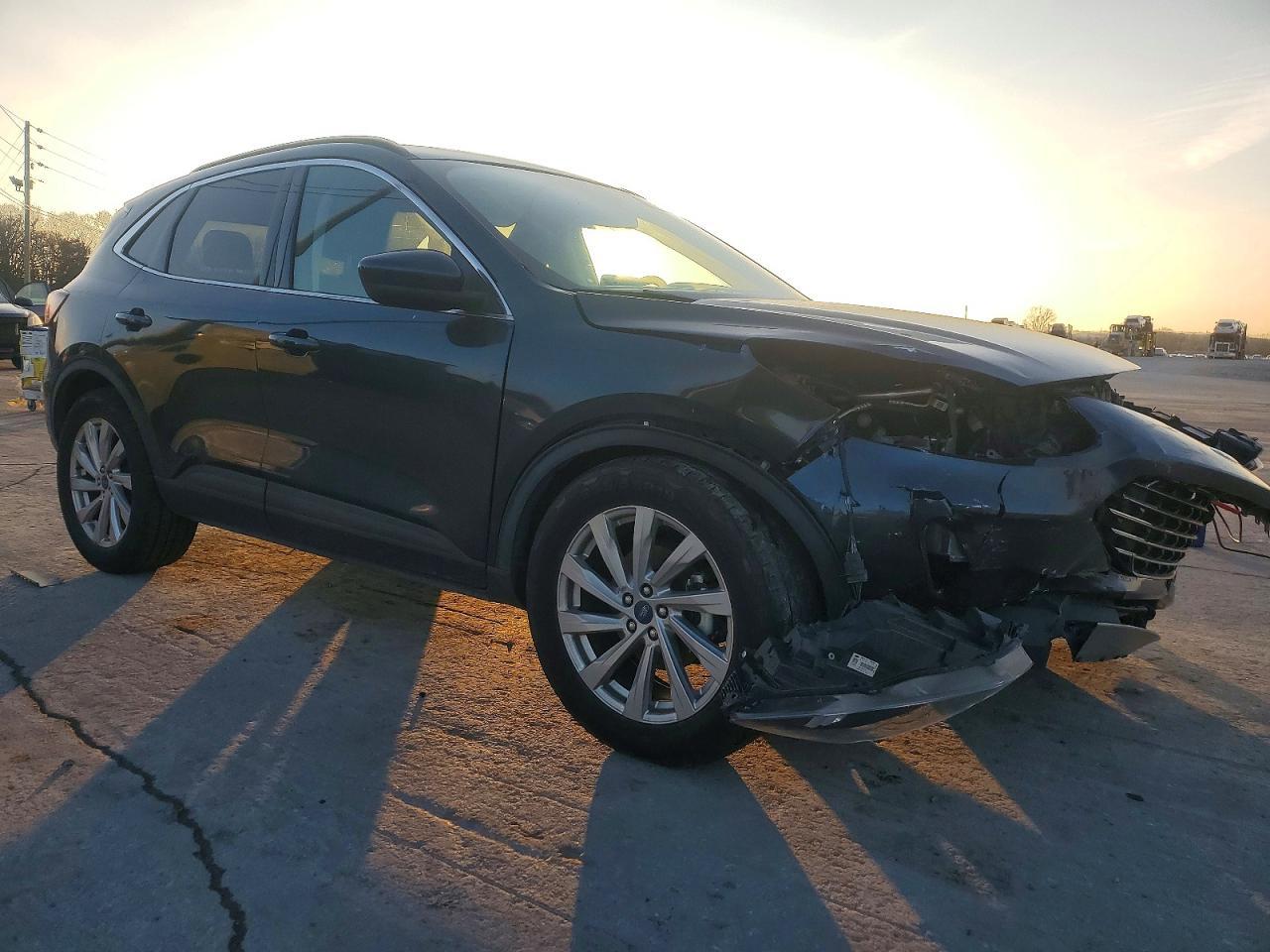 2022 Ford Escape Titanium - Image 4