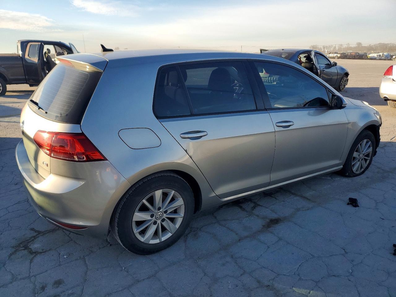 2017 Volkswagen Golf S - Фото 3