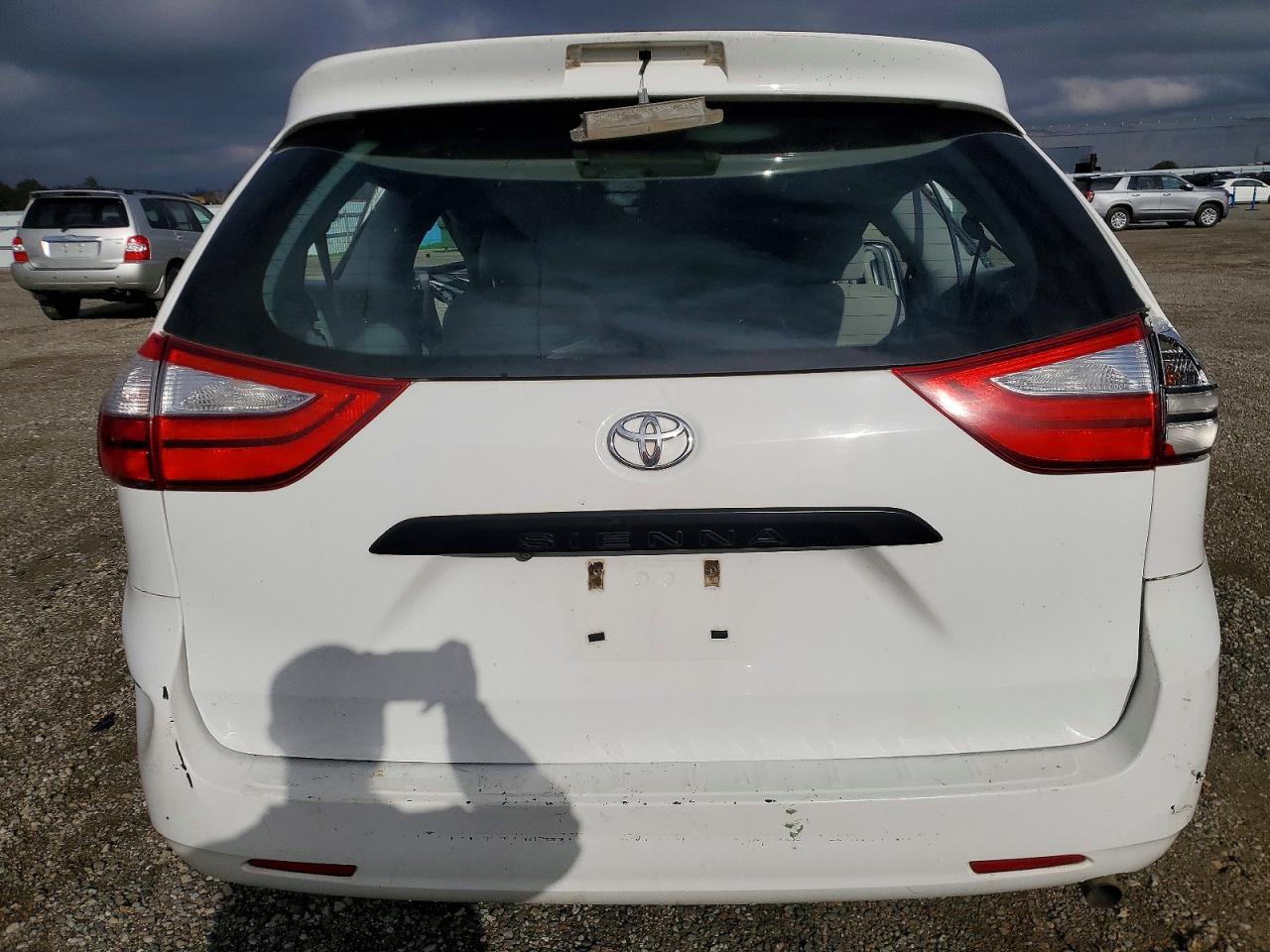 2015 Toyota Sienna - Фото 6