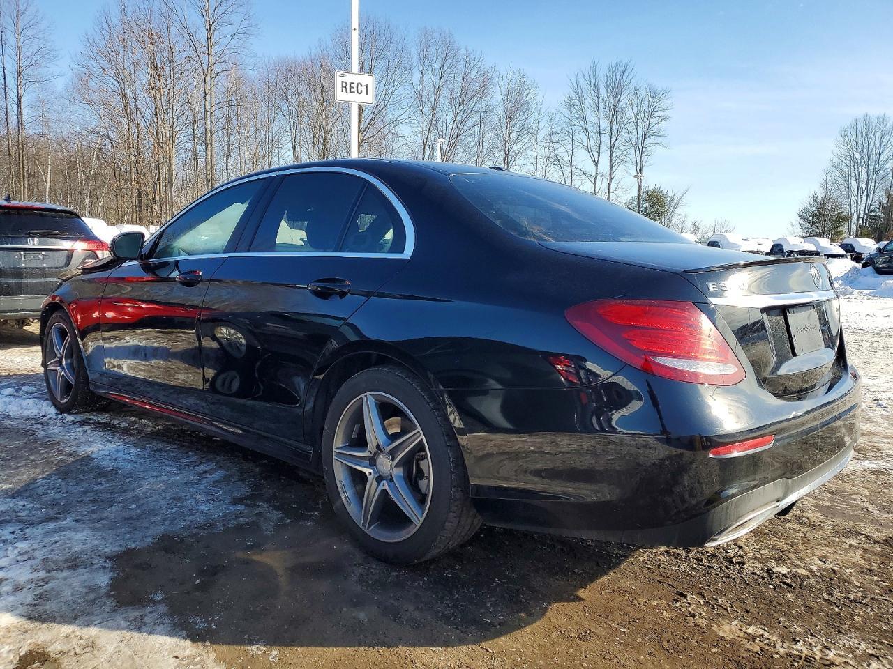 2017 Mercedes-Benz E 300 4Matic - Фото 2