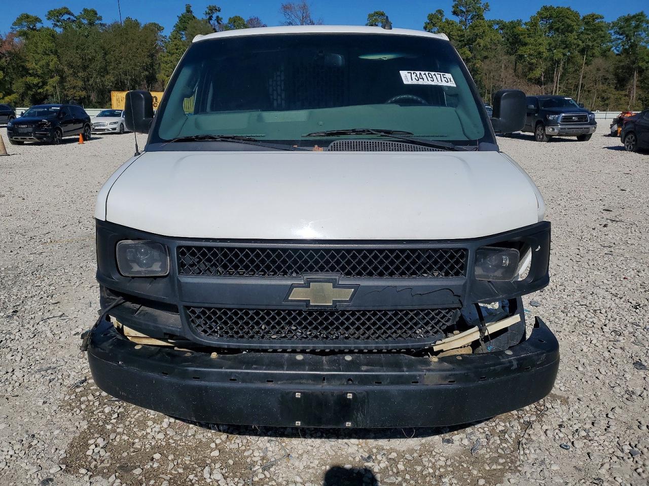 2017 Chev Express Cargo 2500 1 - Фото 5