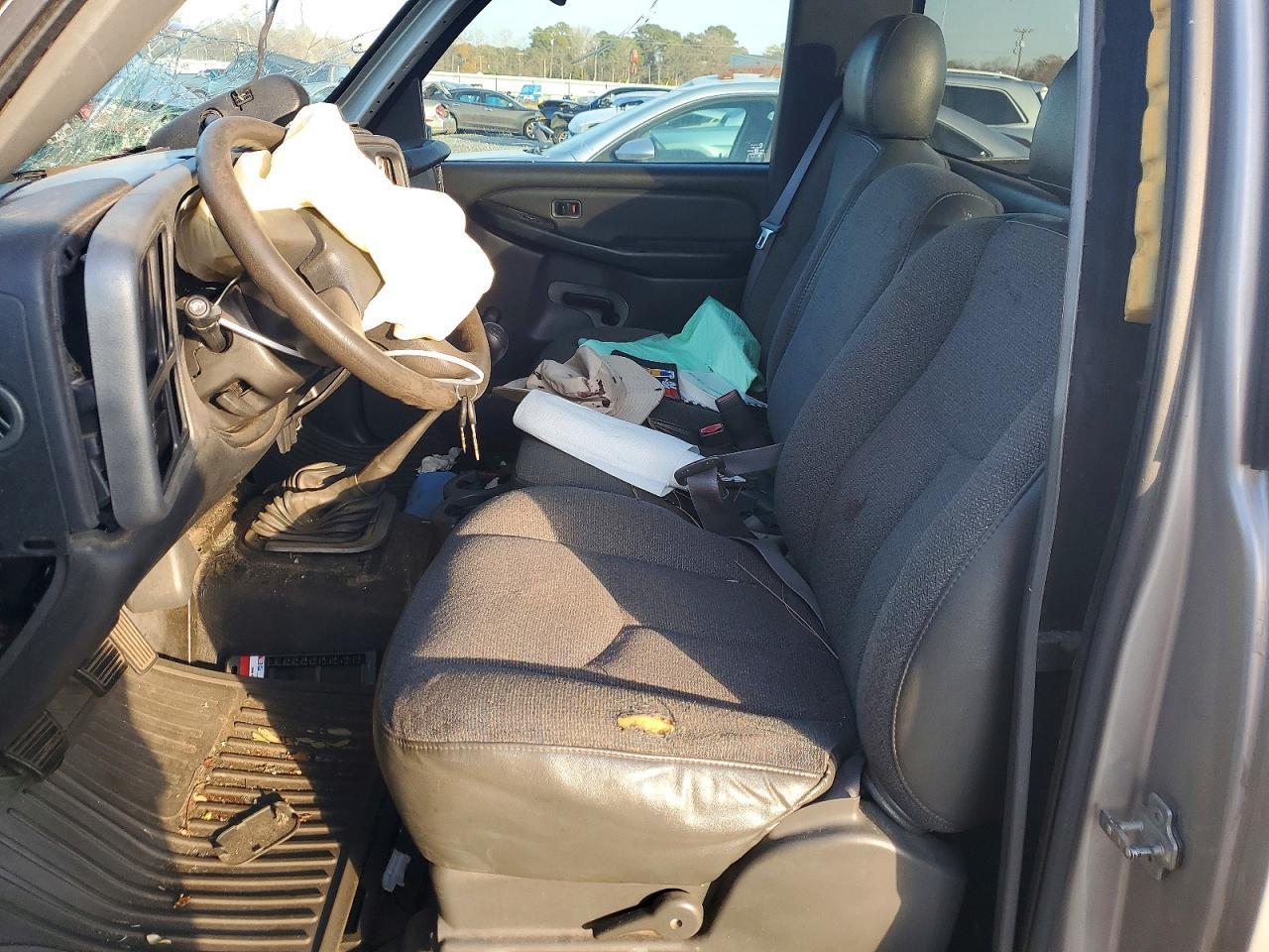 2004 Chevrolet Silverado C1500 - Image 7