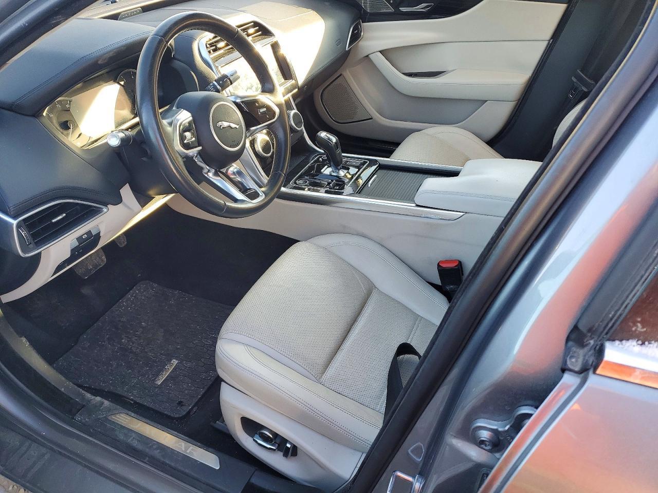 2020 Jaguar Xe S - Фото 7