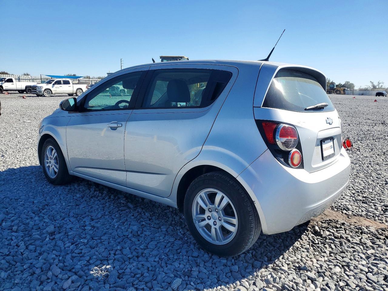 2012 Chevrolet Sonic Ls - Фото 2