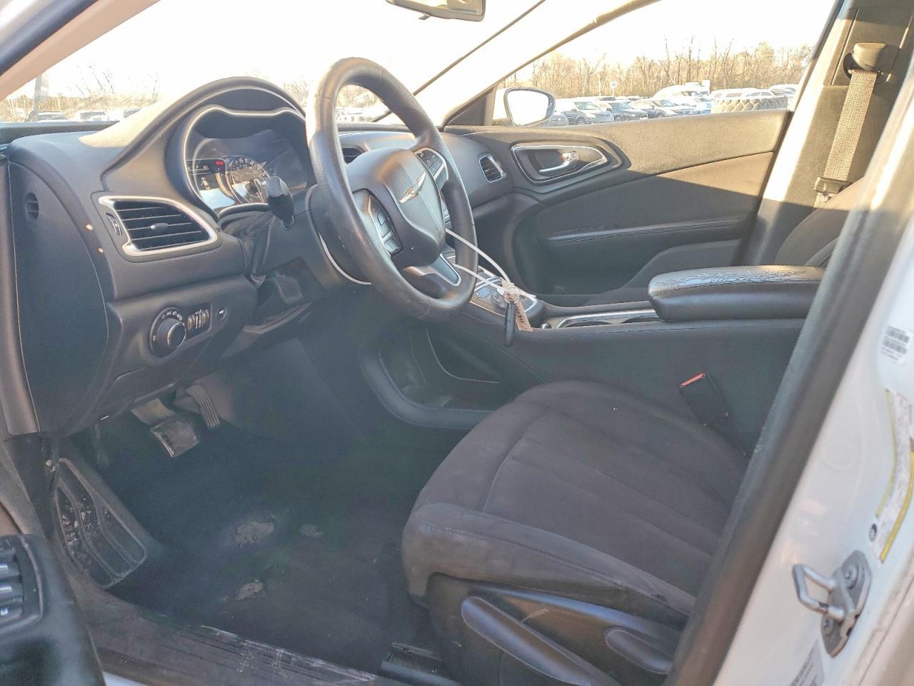 2015 Chrysler 200 Limited - Image 7