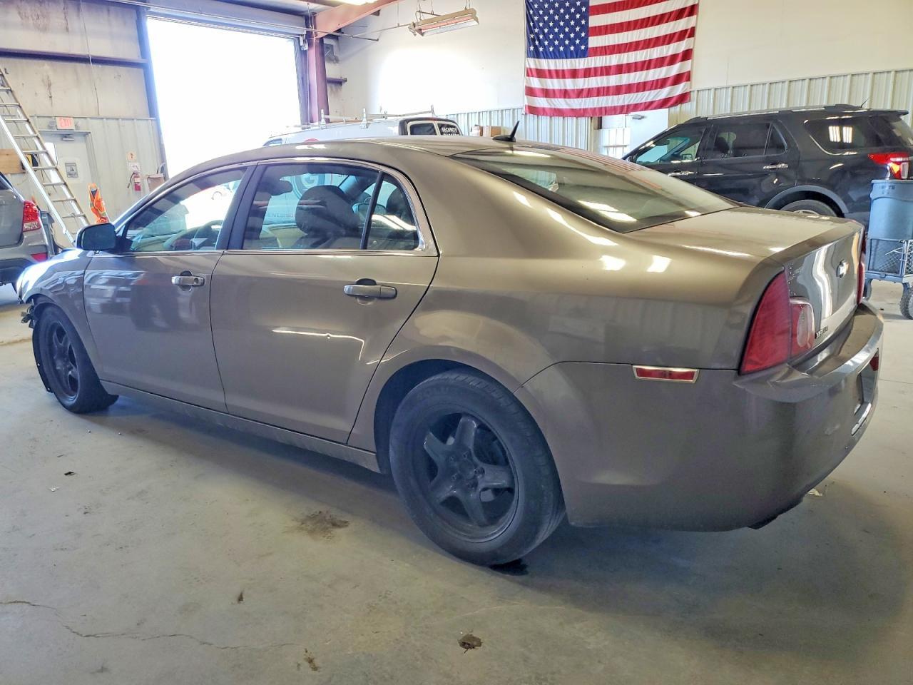 2010 Chevrolet Malibu Ls - Фото 2