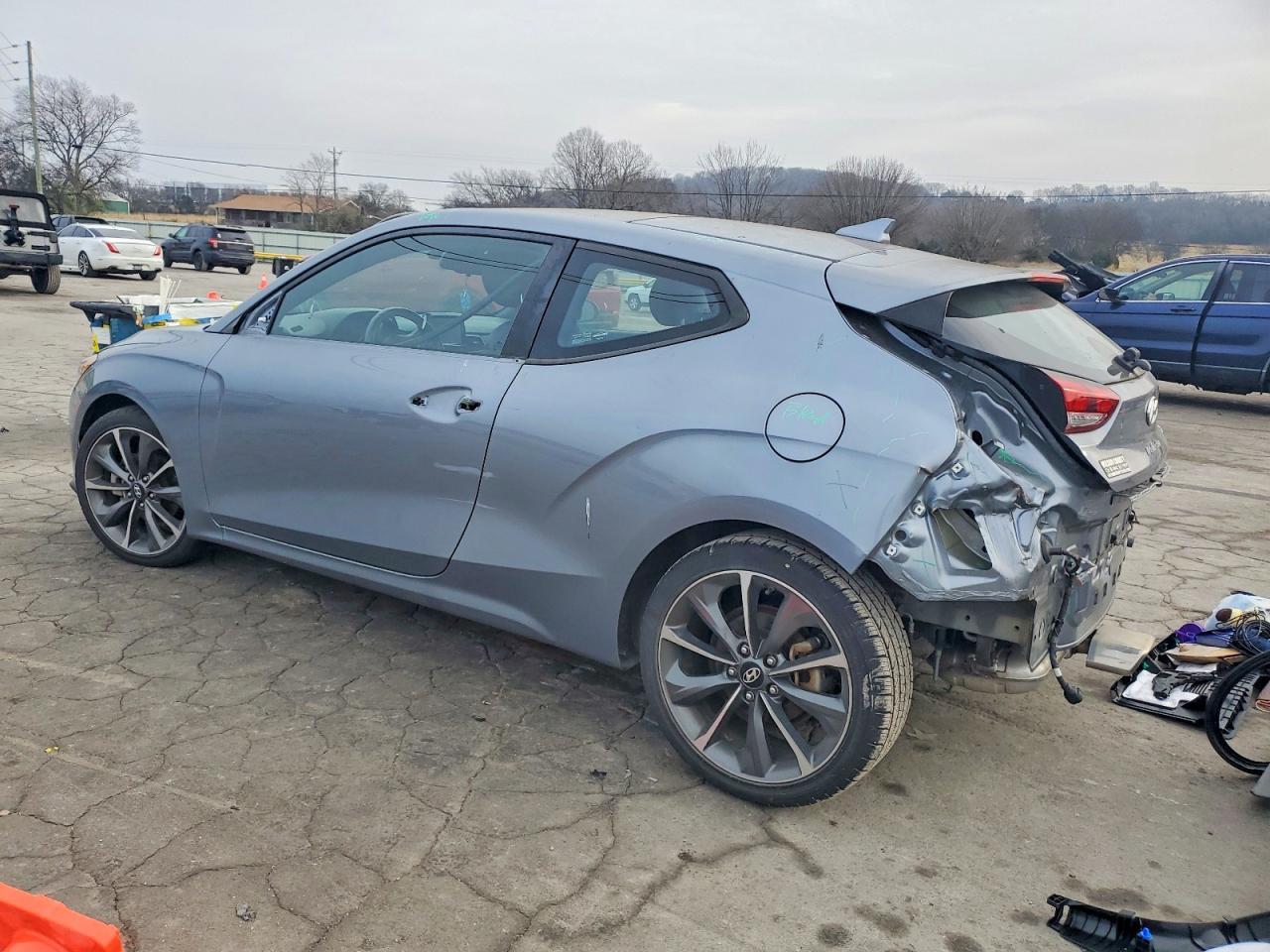 2019 Hyundai Veloster Base - Image 2
