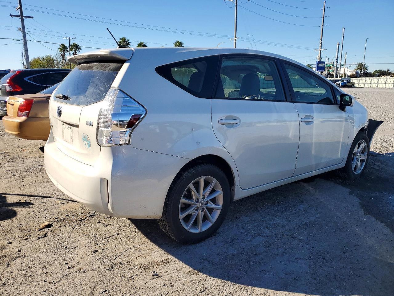 2012 Toyota Prius V Five - Фото 3