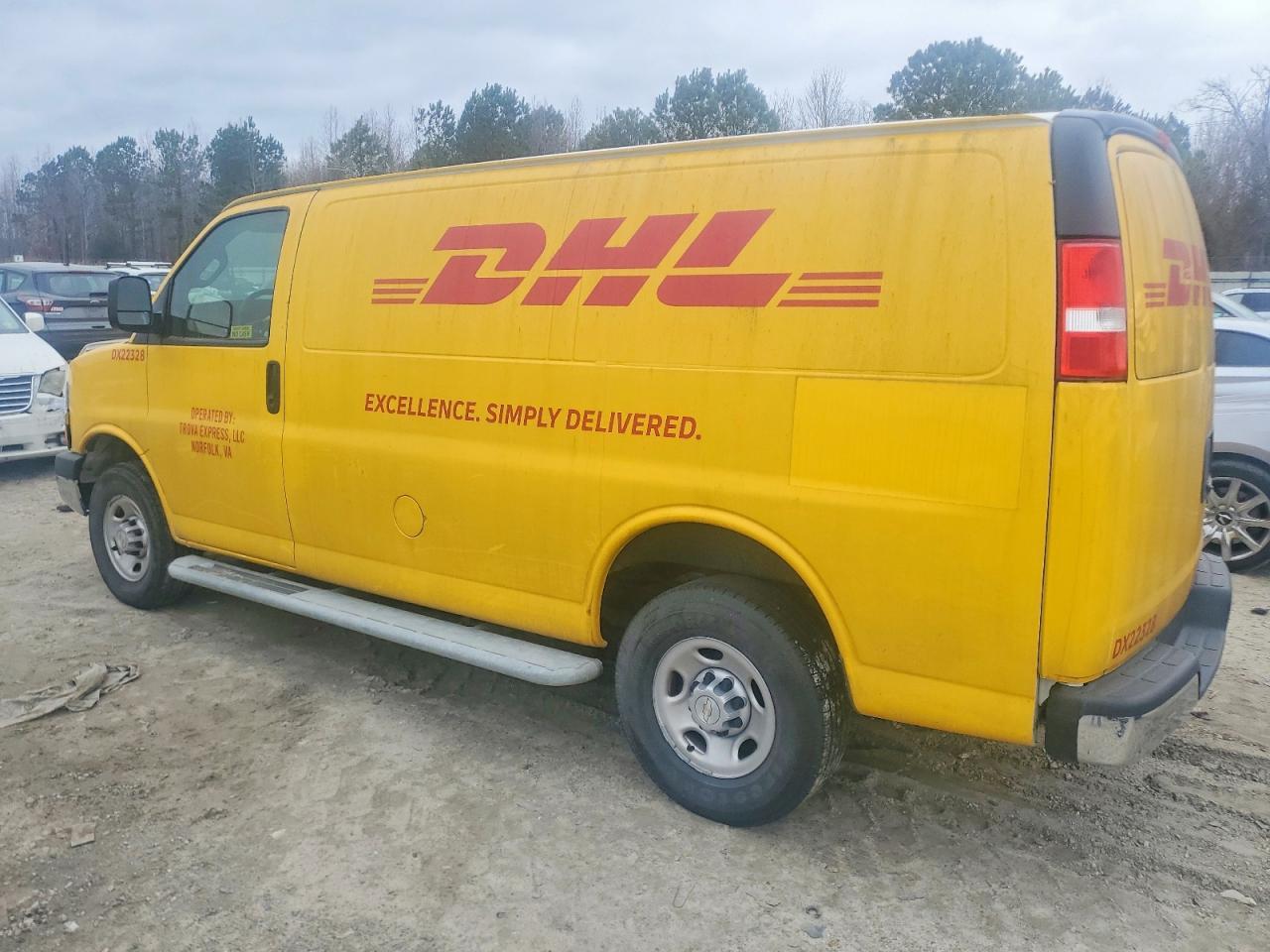 2022 Chevrolet Express 2500 Delivery Van - Фото 2