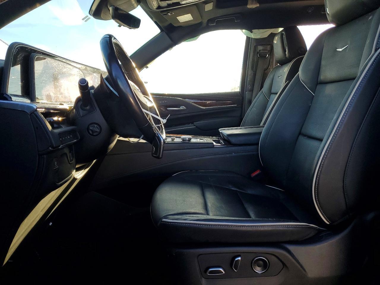 2024 Cadillac Escalade Premium Luxury - Image 7