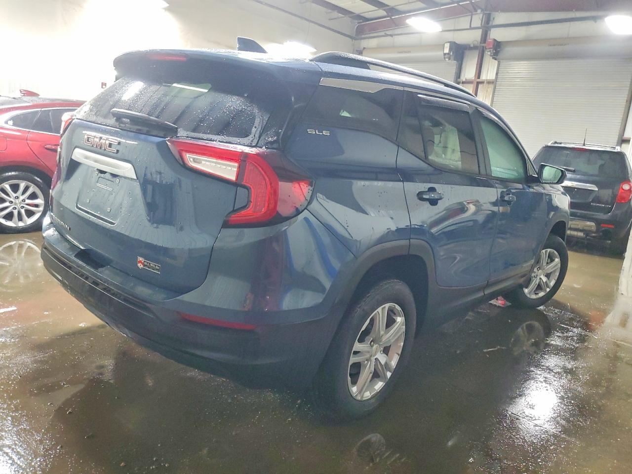 2024 GMC Terrain Sle - Image 3