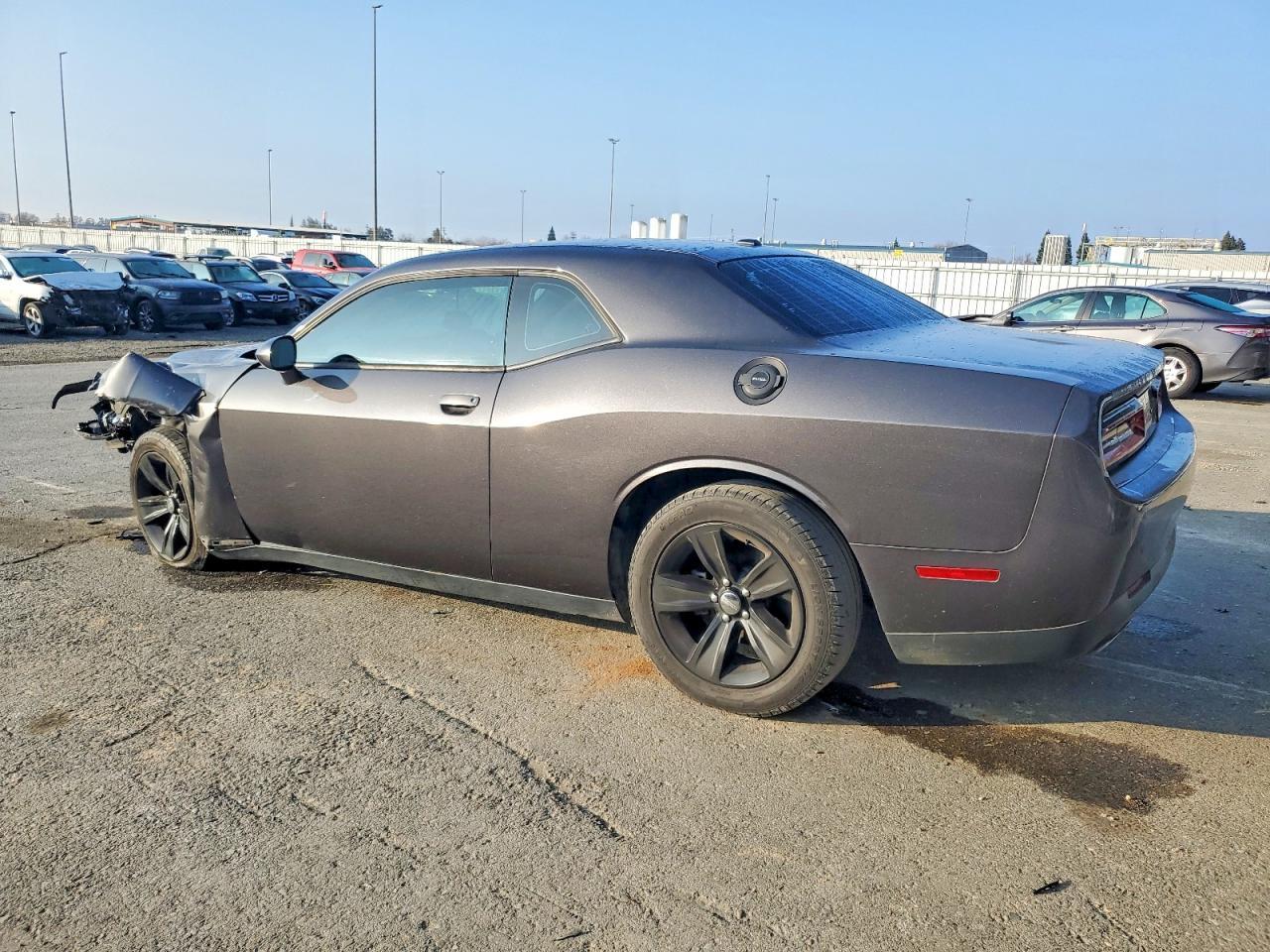 2016 Dodge Challenger Sxt - Image 2