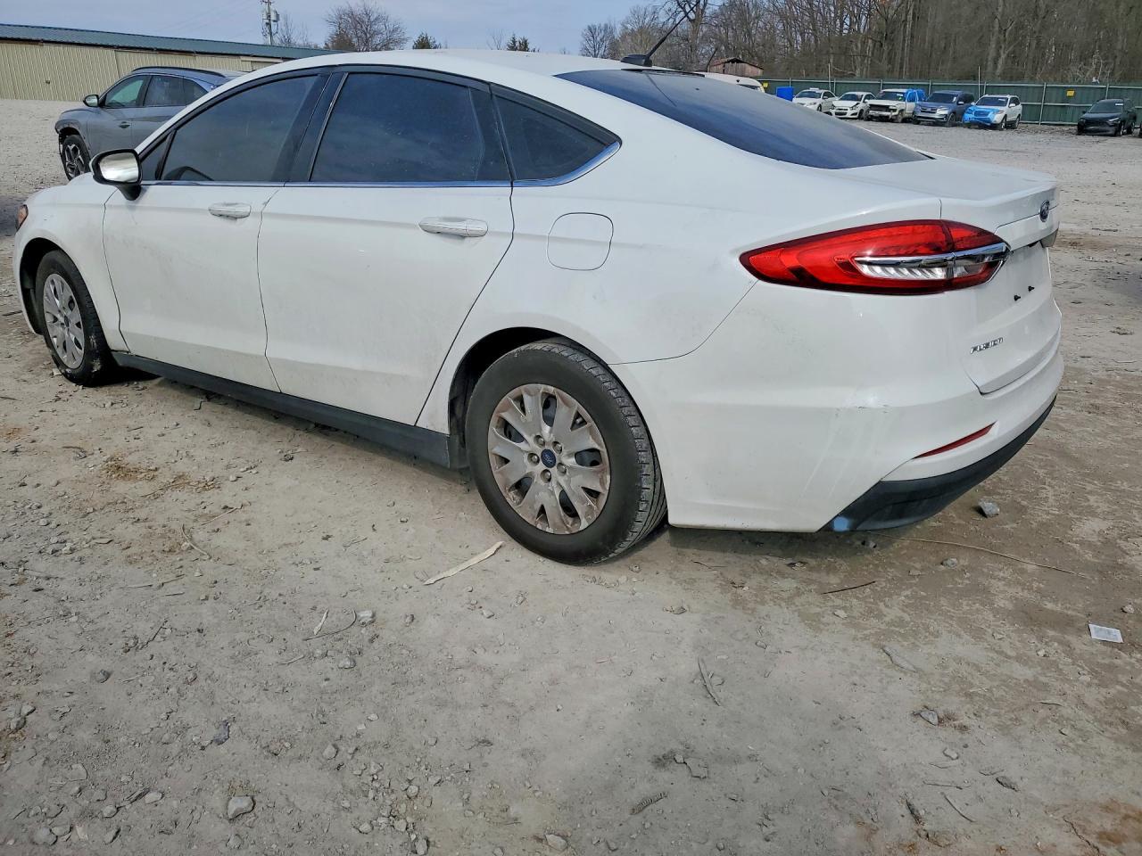 2019 Ford Fusion S - Фото 2
