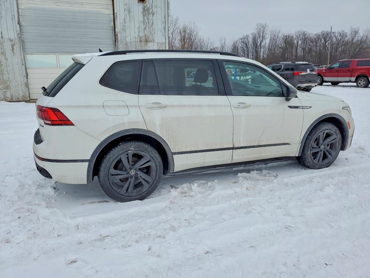 2024 Volkswagen Tiguan Se R-Line Black - Image 3